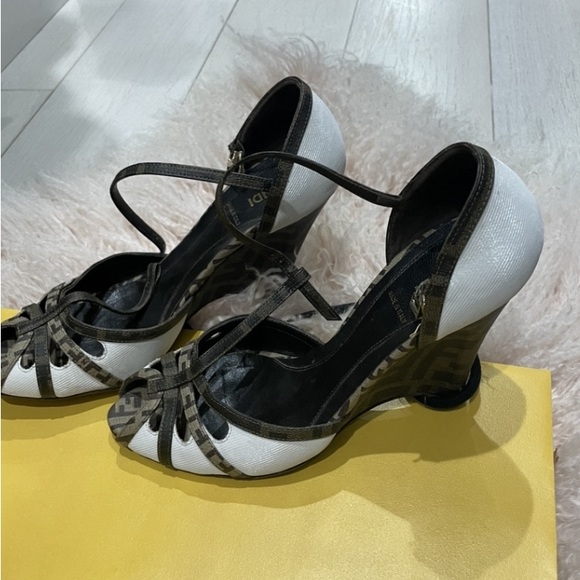 Excellent preowned Fendi heels / wedge - Picture 6 of 8